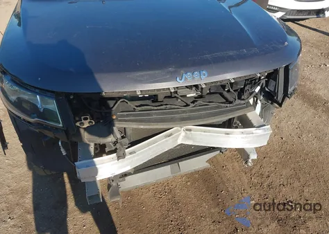 2018 Jeep Compass Latitude 4X4 из США, поврежденный, VIN 3C4NJDBB7JT400246